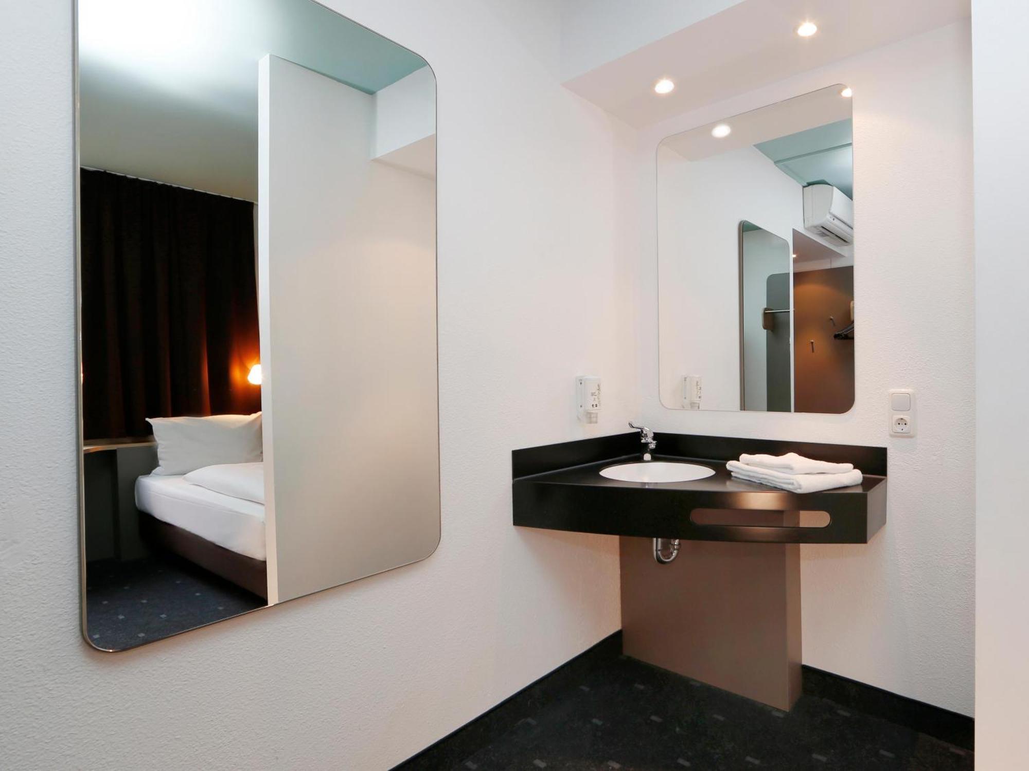 B&B Hotel Berlin-Dreilinden Клайнмахнов Экстерьер фото