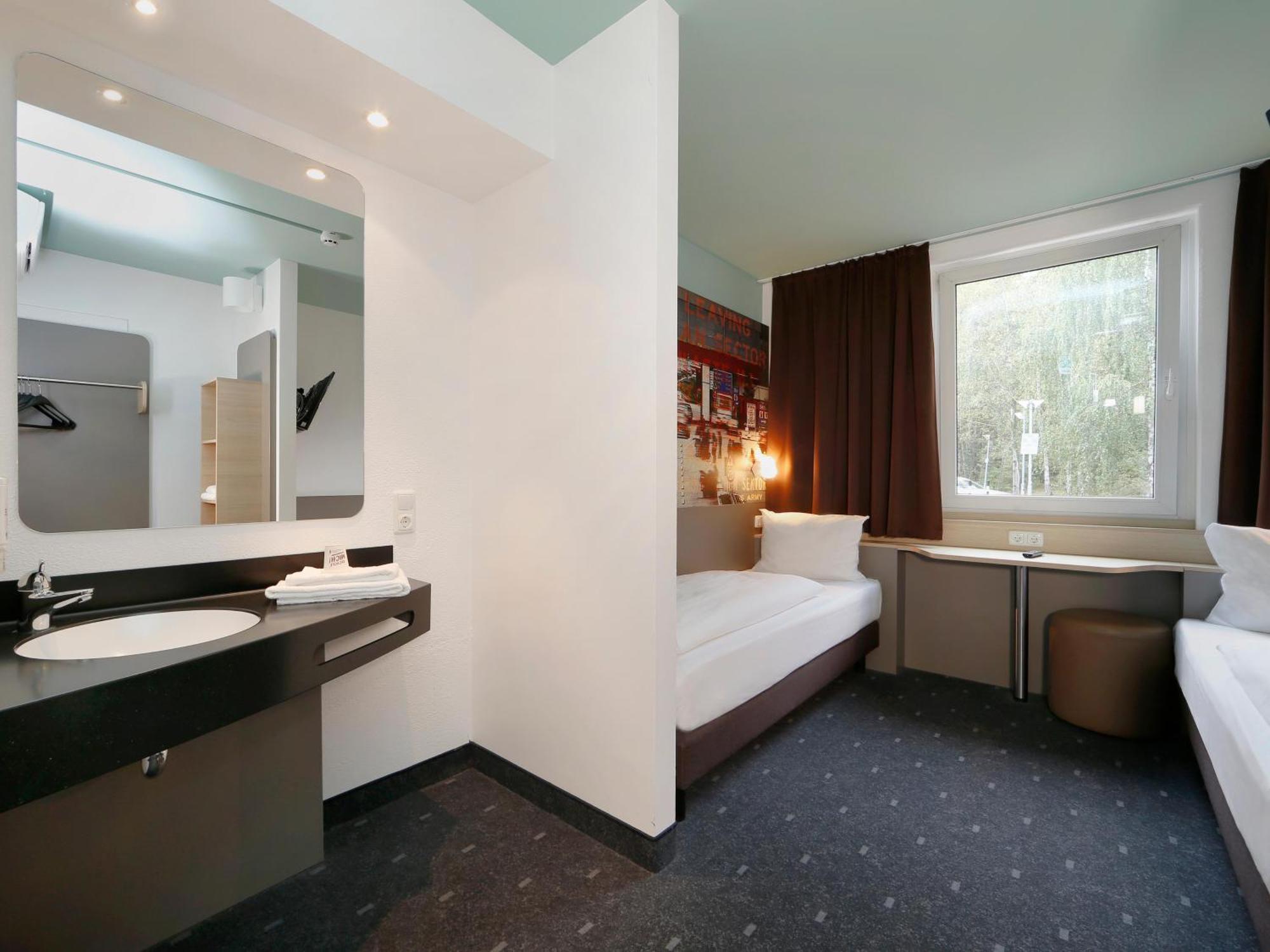 B&B Hotel Berlin-Dreilinden Клайнмахнов Экстерьер фото